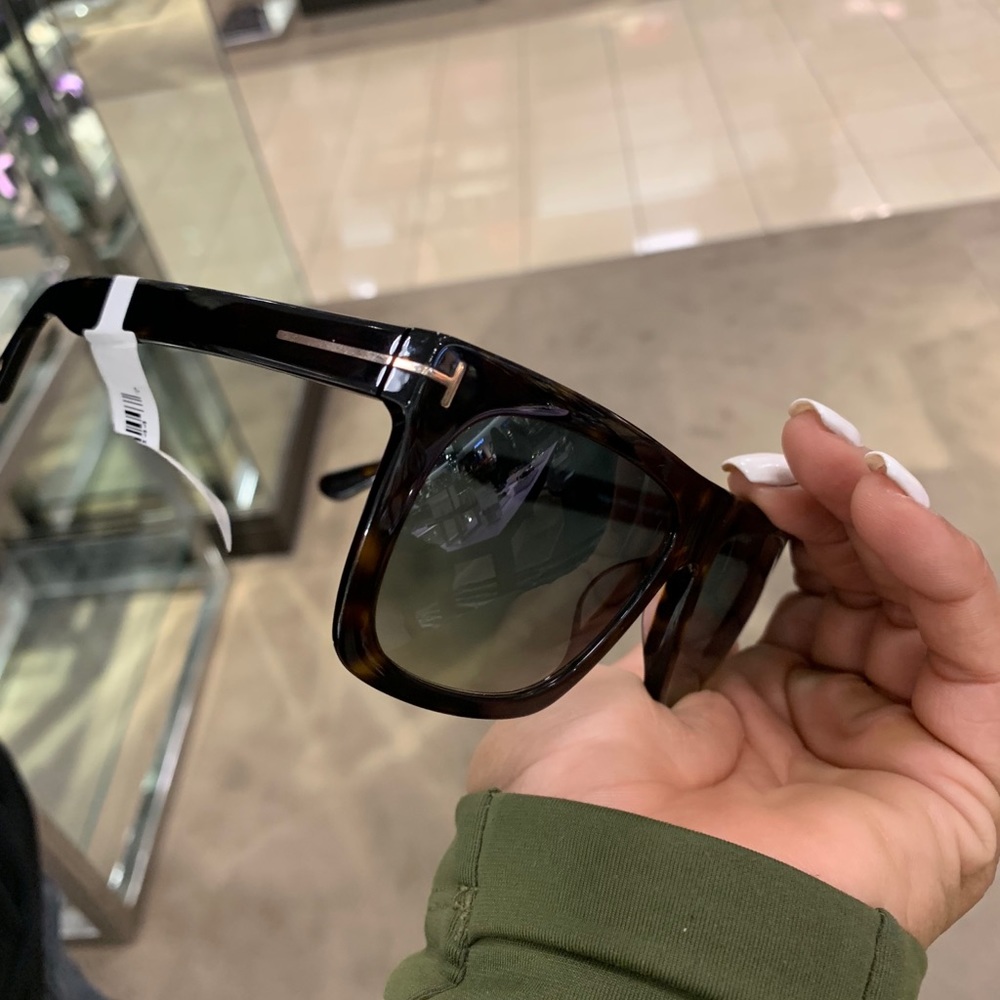 Sunglasses - Picture 4 of 5